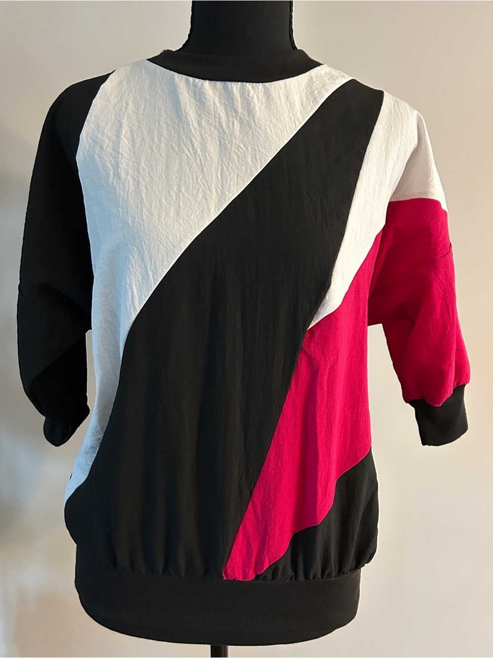 Cortiva Colorblock Pullover Shirt in Black, White & Fuchsia